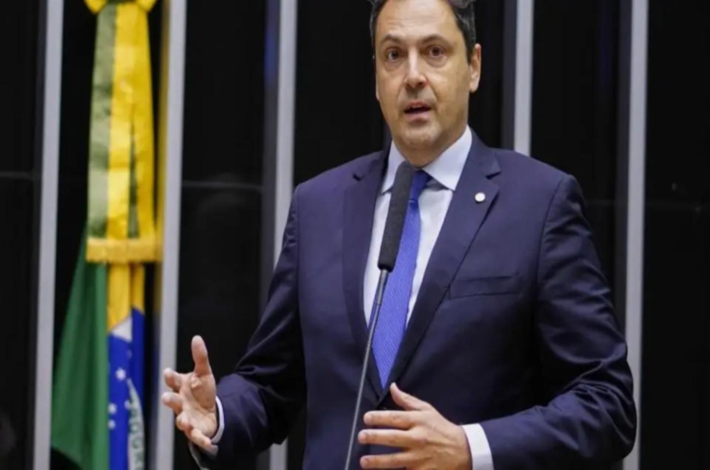 Deputado cobra Itamaraty por uso ilegal do nome do Brasil em exportações de petróleo venezuelano