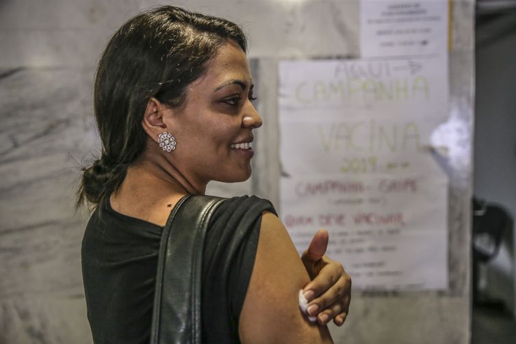 DF amplia vacinação contra gripe para população acima de 6 meses