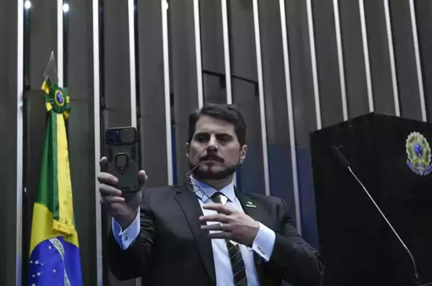 Organização internacional expõe perseguição de Moraes contra Marcos do Val