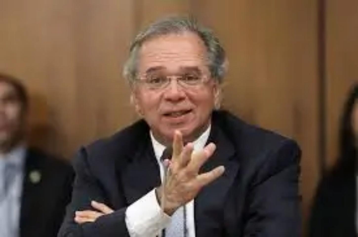 Paulo Guedes é aplaudido de pé durante evento em Nova Iorque