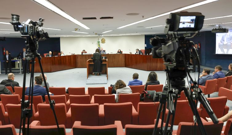 Por unanimidade, STF torna mais sete réus por trama golpista 