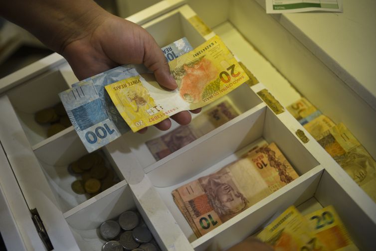Portabilidade de consignado para CLT entre bancos começa a valer