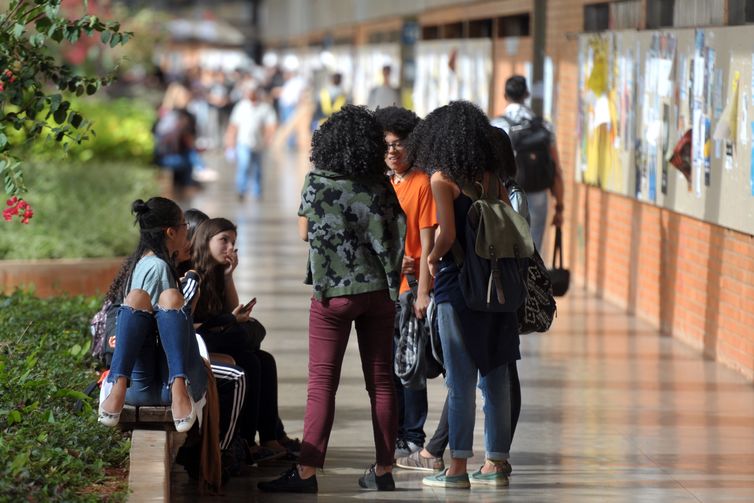 Programa que oferta bolsas de estudo a negros tem inscrição prorrogada