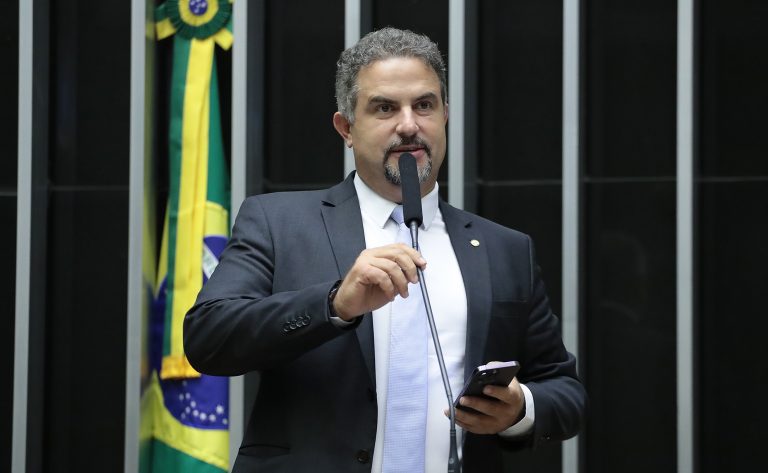 Relator recomenda a suspensão do mandato do deputado Gilvan da Federal por seis meses