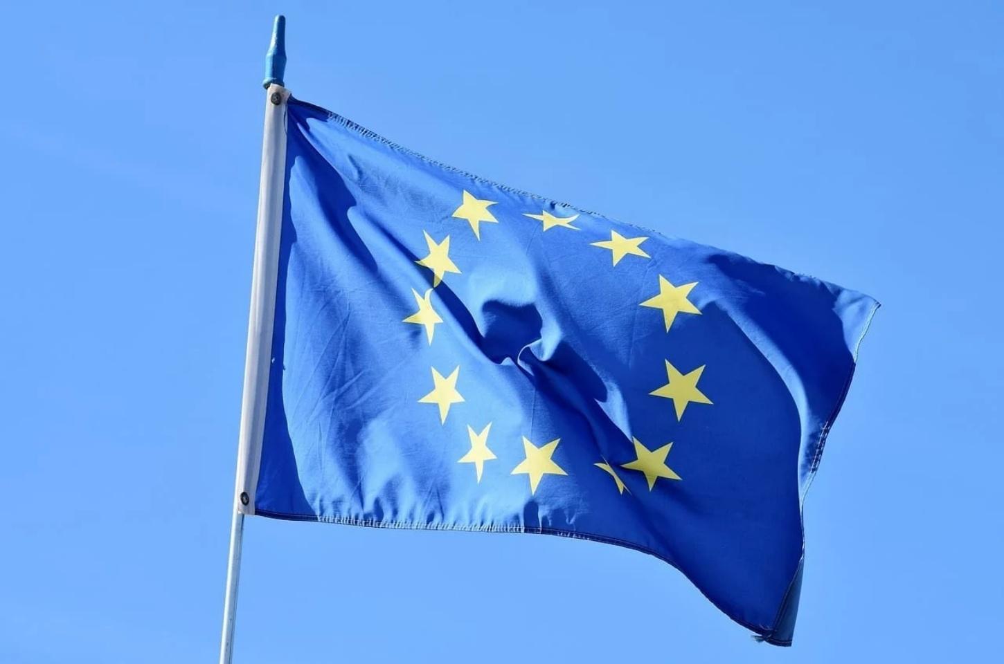 UE aprova 17º pacote de sanções contra a Rússia