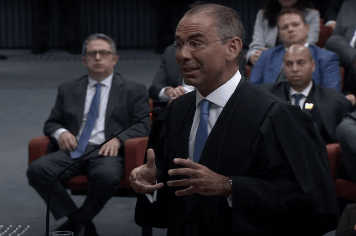 Advogado de Braga Netto desiste de acompanhar oitivas no STF e viaja