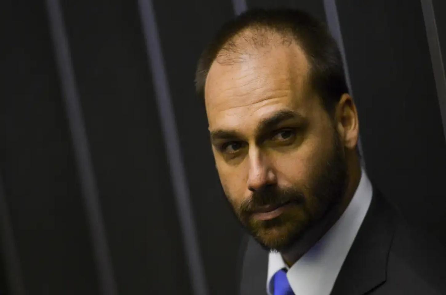 Ala do governo vê “tiro no pé” em ação de líder do PT contra Eduardo