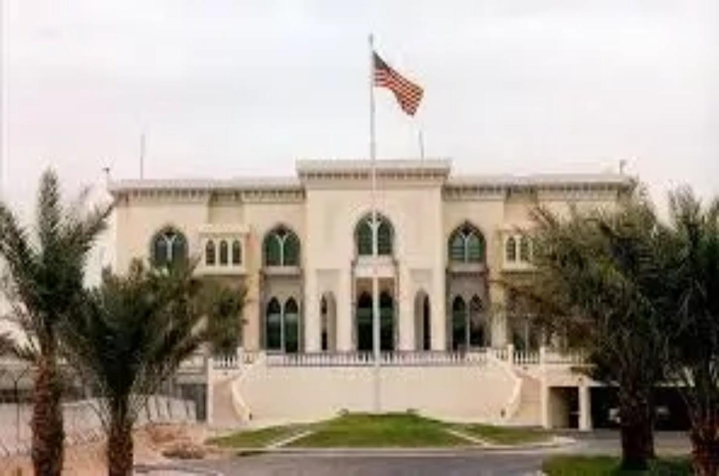 Americanos no Qatar orientados a se abrigar no local e espaço aéreo fechado enquanto militares iranianos ameaçam ação
