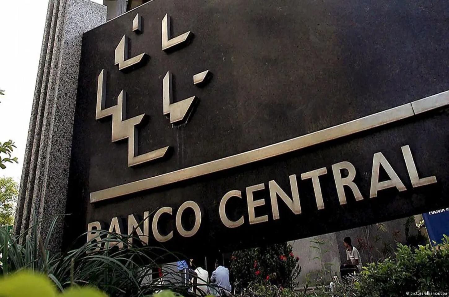 BC estima inflação de 4,9% no fim de 2025, acima da meta