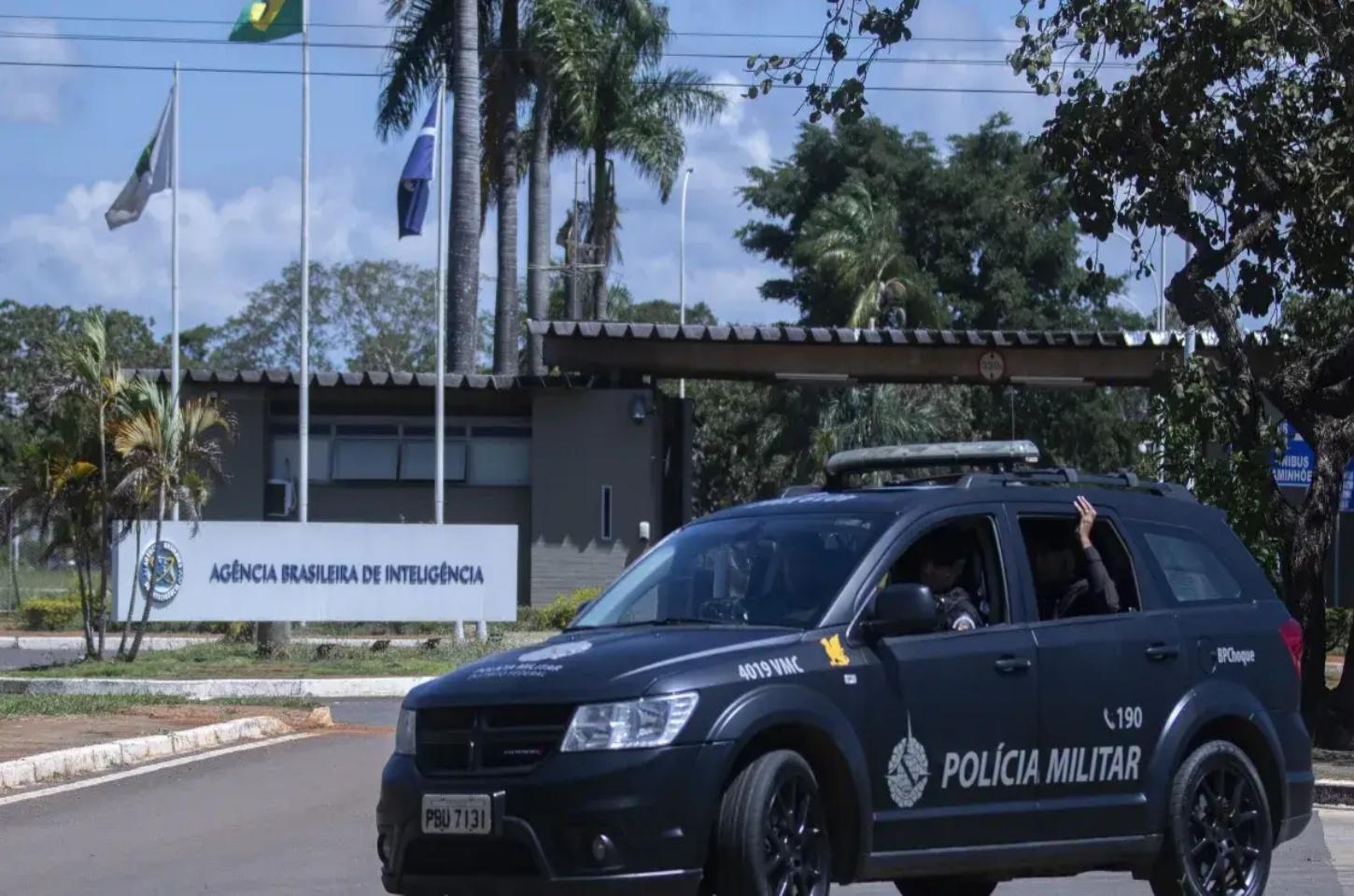 Carlos Bolsonaro e Ramagem são indiciados em caso da “Abin paralela”