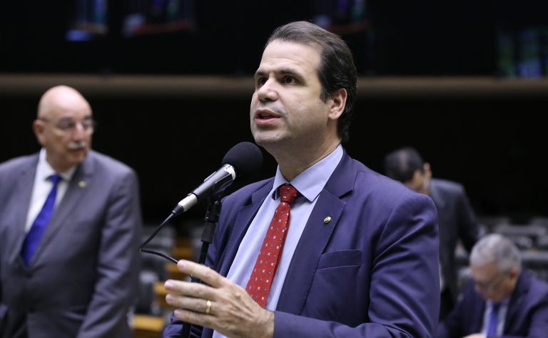 Comissão aprova projeto que exige oferta de material escolar adequado a estudantes com deficiência