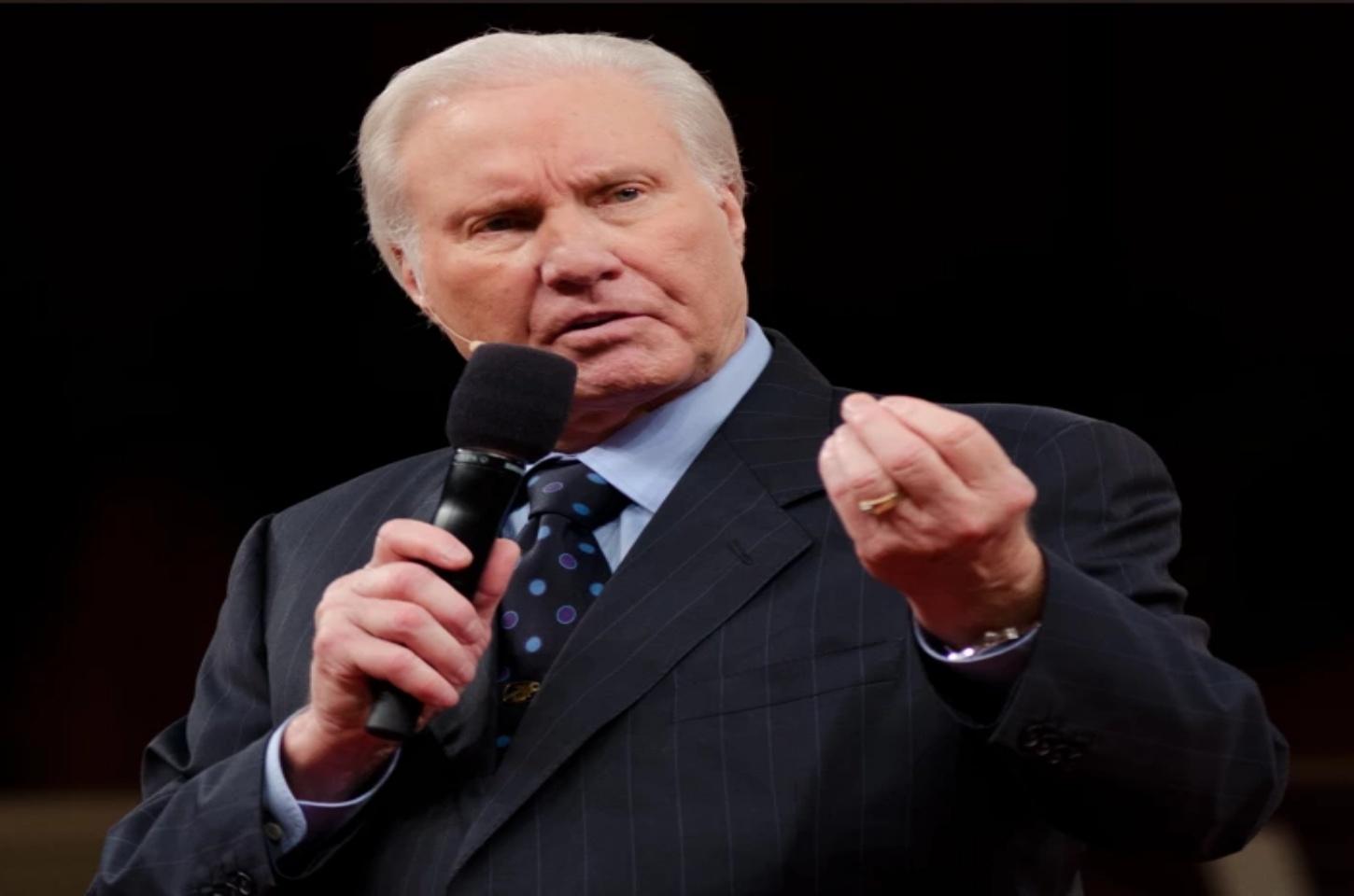 Jimmy Swaggart continua hospitalizado, 'sem mudanças' em seu estado após ataque cardíaco grave