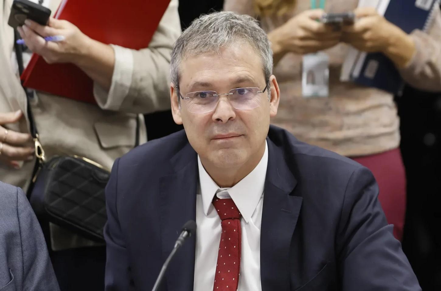 Lindbergh Farias diz que chegou a hora de Bolsonaro ser preso