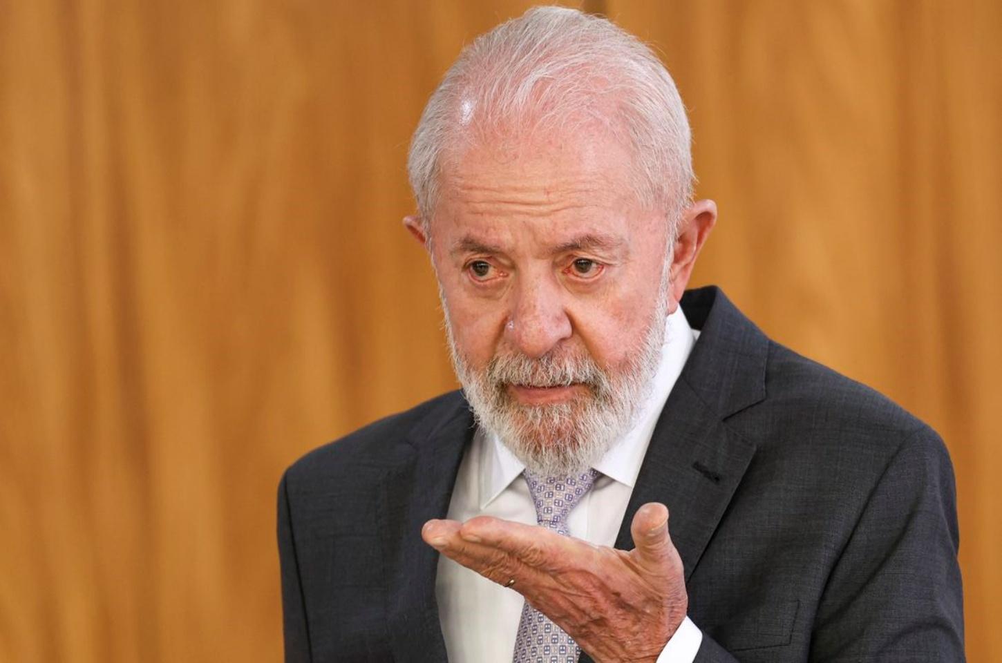 Lula critica desconto de imposto e defende taxação de ricos