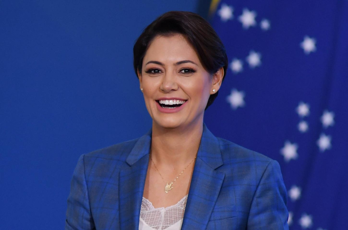 Bolsonaro confirma pré-candidatura de Michelle ao Senado pelo DF e Carlos por SC