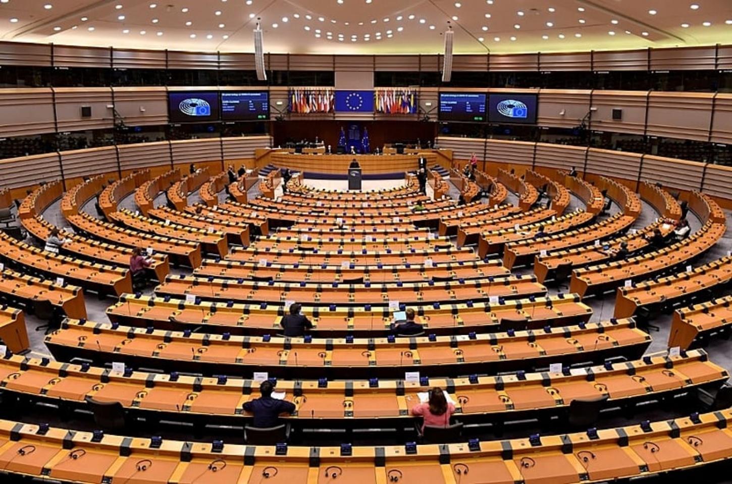Eurodeputados pedem sanções contra Alexandre de Moraes por violações graves de direitos humanos