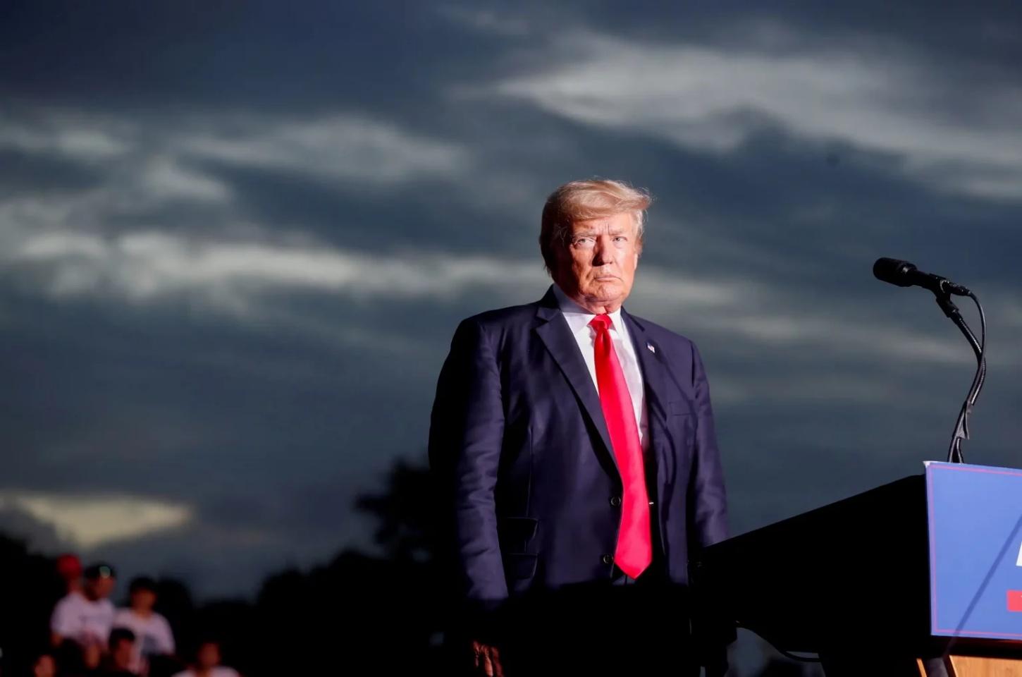 Trump sai em defesa de Bolsonaro e denuncia “caça às bruxas” contra ex-presidente brasileiro
