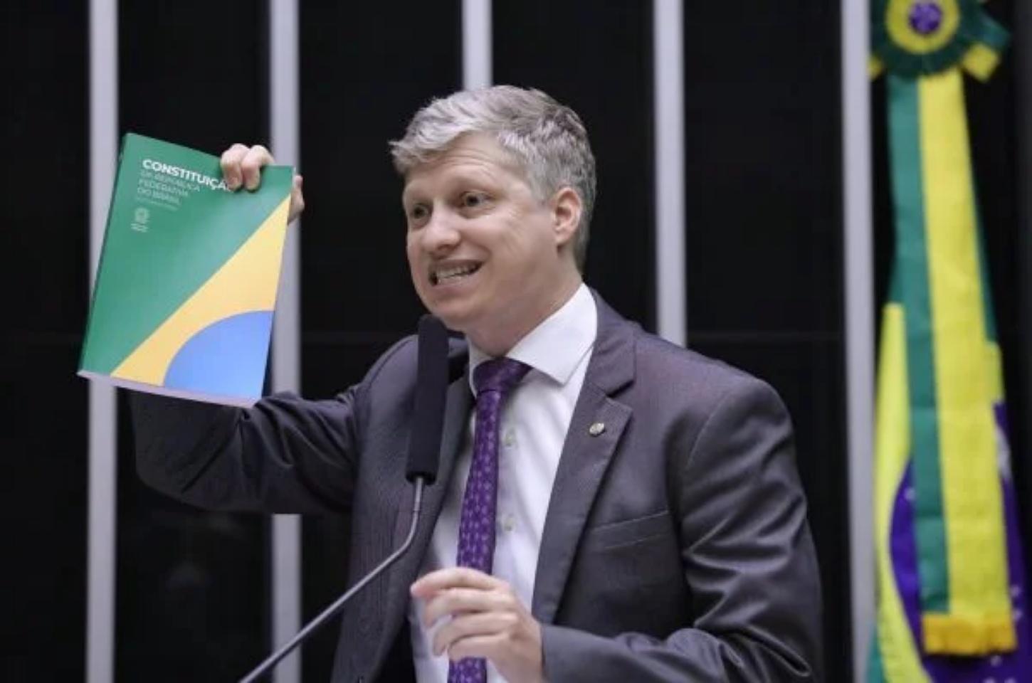 Hattem reage a perseguição e Novo leva Lindbergh ao Conselho de Étic