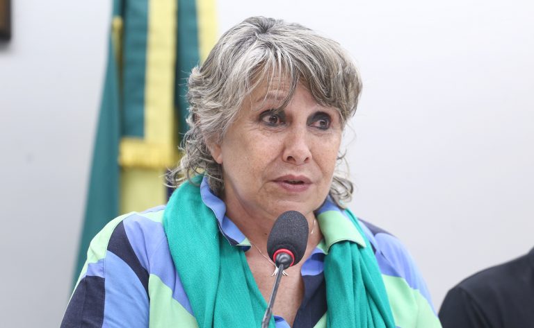 Projeto suspende porte de arma para profissional de segurança afastado por saúde mental