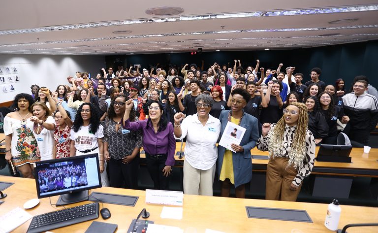 Às vésperas da Marcha das Mulheres Negras, especialistas apontam disparidades no mercado de trabalho