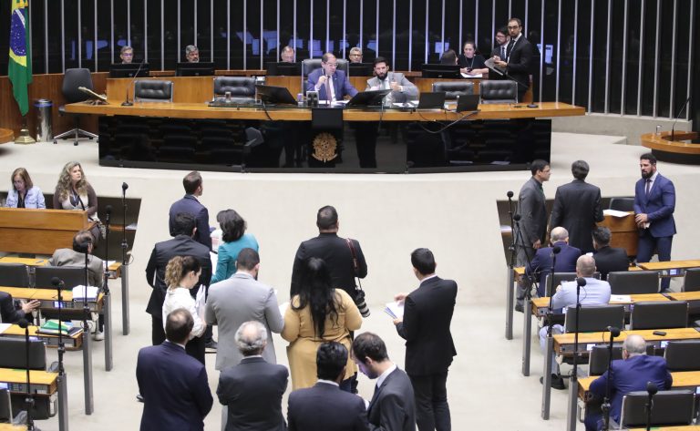 Câmara aprova regime de urgência para seis projetos; acompanhe