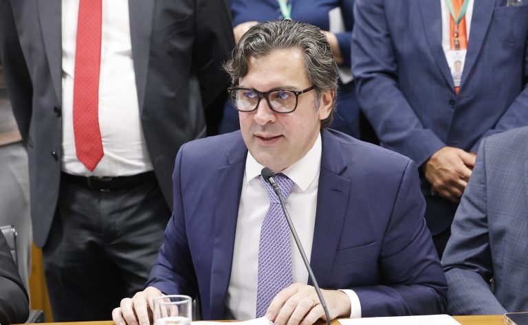 Comissão Mista de Orçamento aprova relatório preliminar do Orçamento de 2026