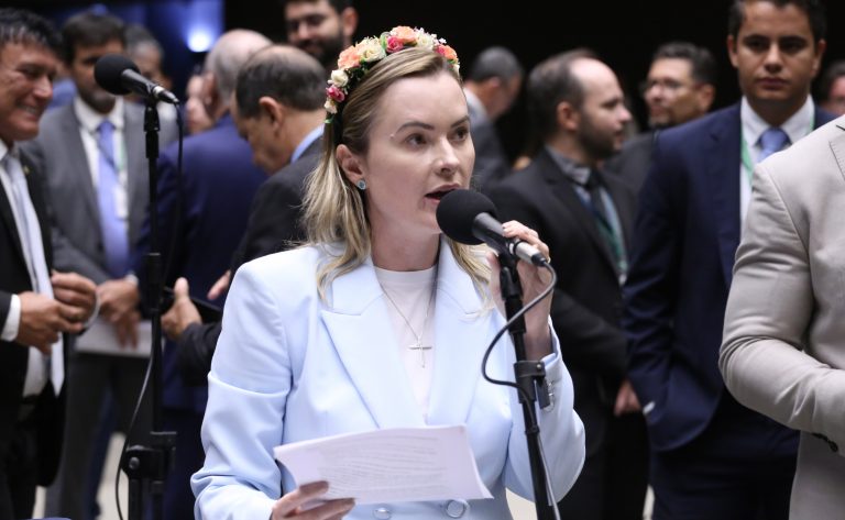 Comissão aprova projeto que facilita matrícula em cidade vizinha mais próxima da residência