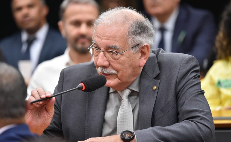 Comissão realiza audiência para debater a valorização da clínica médica; participe